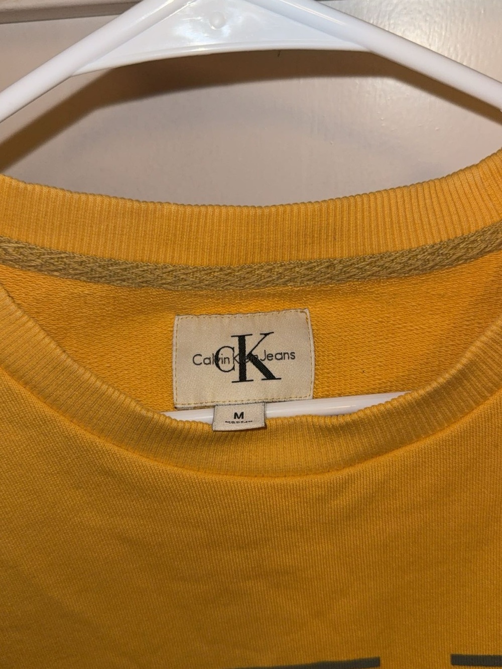 Calvin Klein Jeans Men’s Medium Mustard Yellow CK Logo Crewneck - Picture 3 of 3